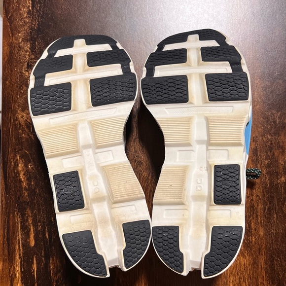 On Cloudmonster 2 women's running shoe in the Cream/Horizon colorway. - Picture 9 of 14